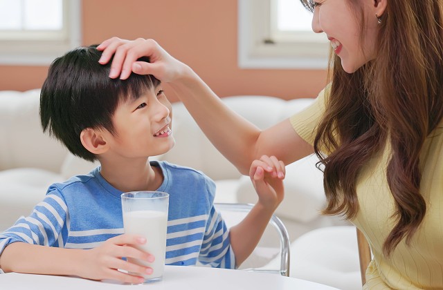 Asian-Kid-looking-at-parent-1